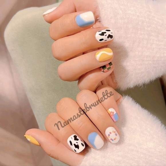 2/$16 Floral Butterfly Press On Nails - Picture 9 of 17